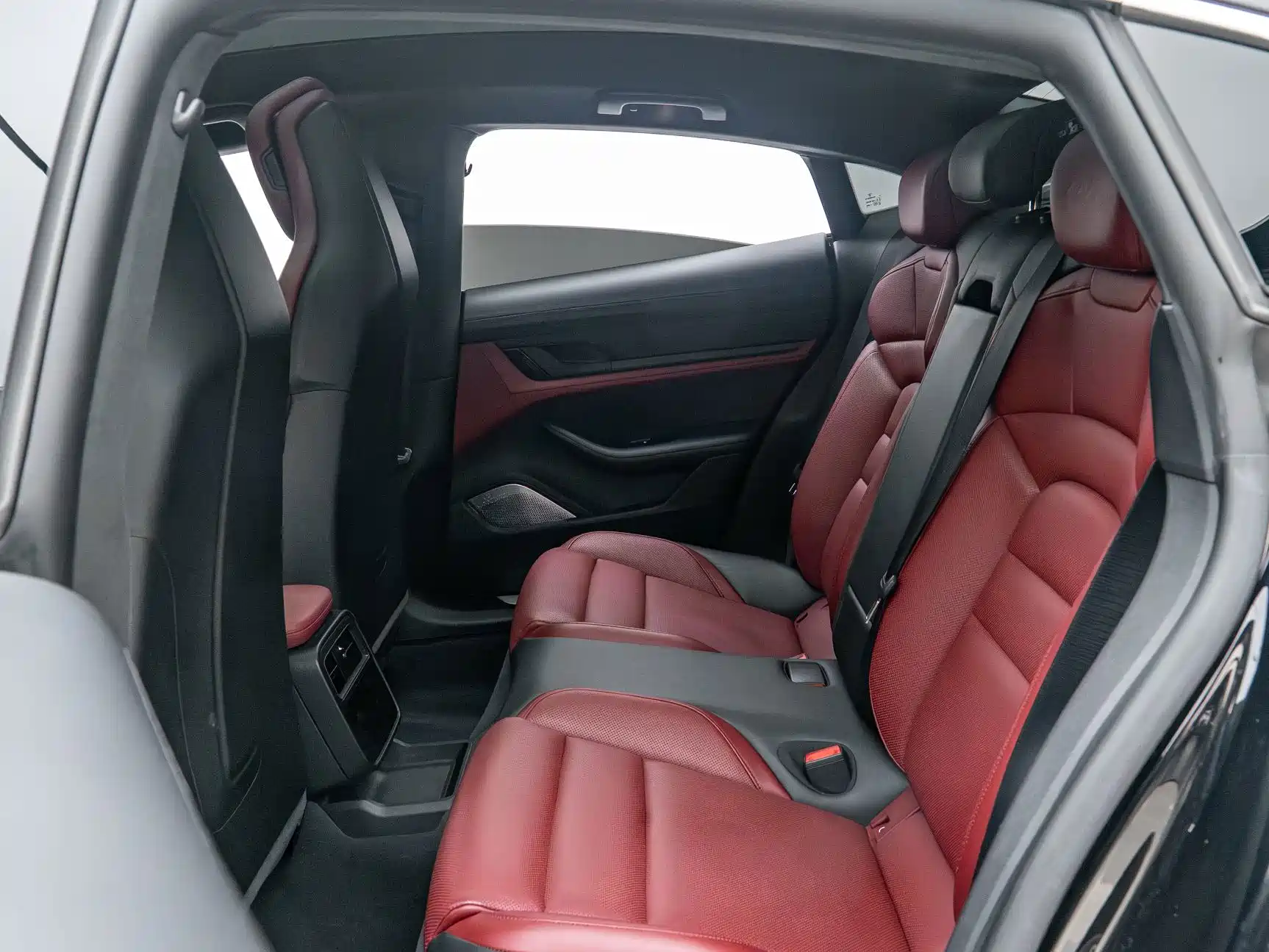 صورة 15 - Porsche Taycan