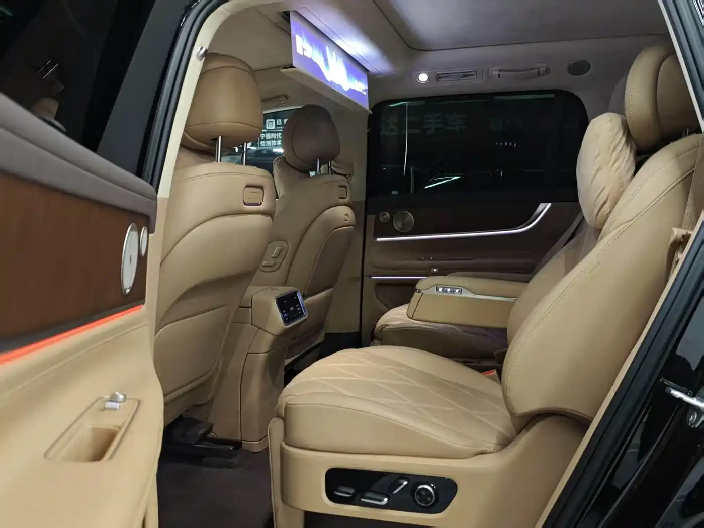 AITO Wenjie AITO M9 2025 Extended Range Ultra 52kWh 6-Seater фото 20