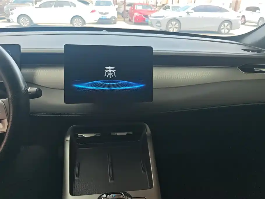 BYD Qin PLUS 2025 DM-i Smart Drive 55KM Leader фото 13