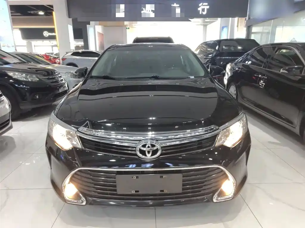 Toyota Camry 2016 2.0G 10th Anniversary Leading Edition фото 3