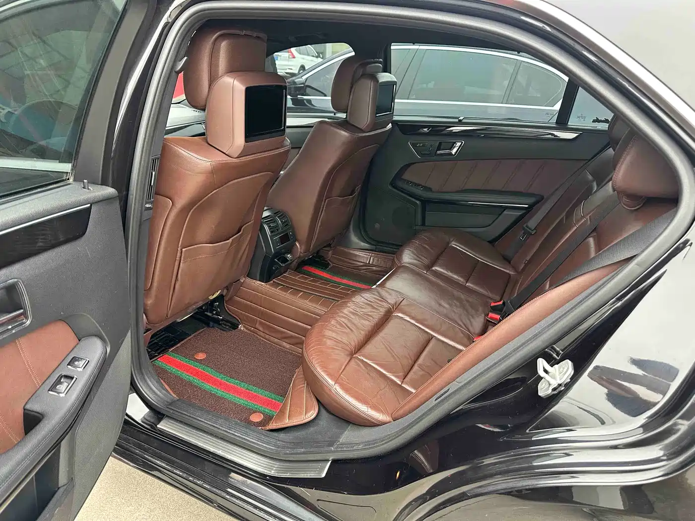 Mercedes-Benz E-Class 2010 E 300 L Fashion фото 6