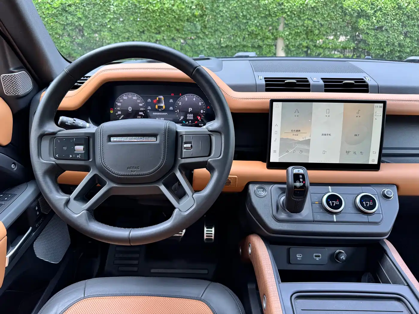 Land Rover Defender 2023 130 3.0T P400 X фото 14