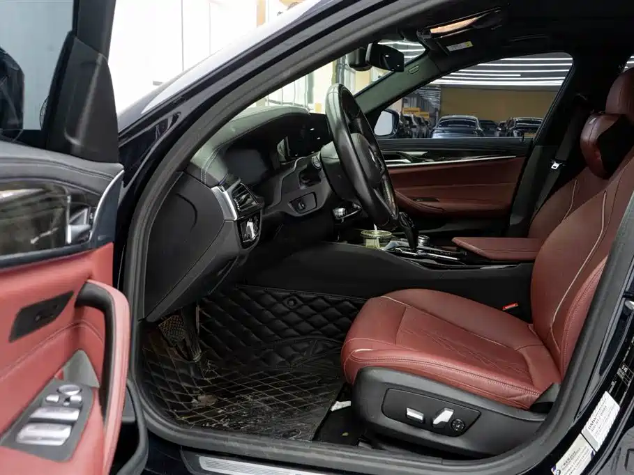 BMW 5 Series 2021 525Li M Sport Package фото 17
