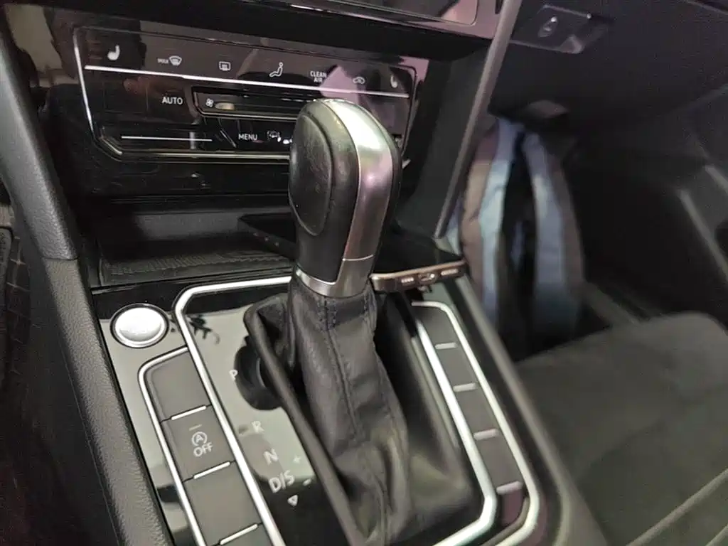 Volkswagen Magotan 2020 330TSI DSG Luxury фото 14