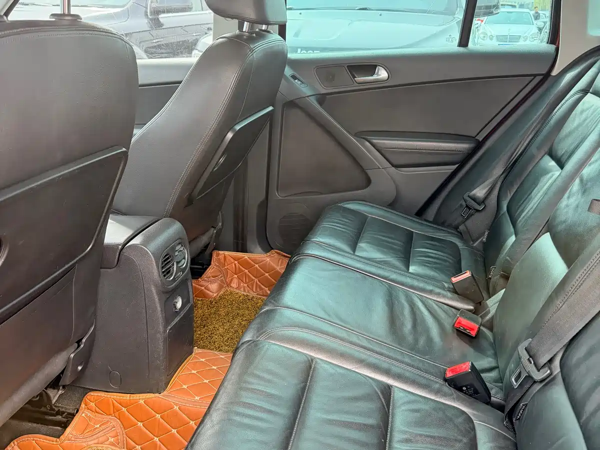 Volkswagen Tiguan 2011 Model 2.0TSI R-Line фото 8