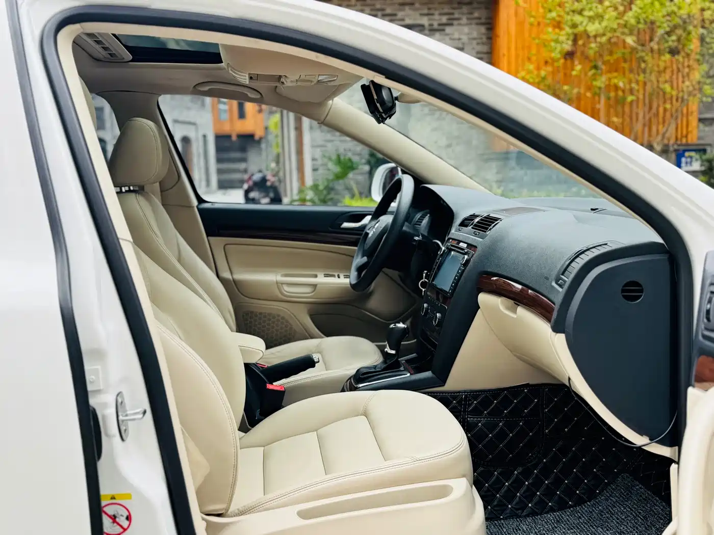 Škoda Octavia 2014 1.6L Auto Yijun Edition фото 13