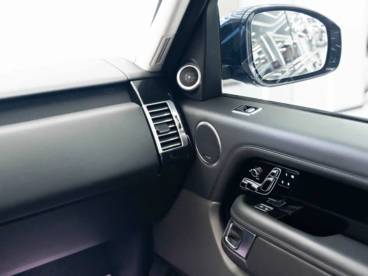 Land Rover Range Rover 2019 3.0 SC V6 Heritage Extended Edition фото 17