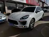 Photo 2 - Porsche Macan