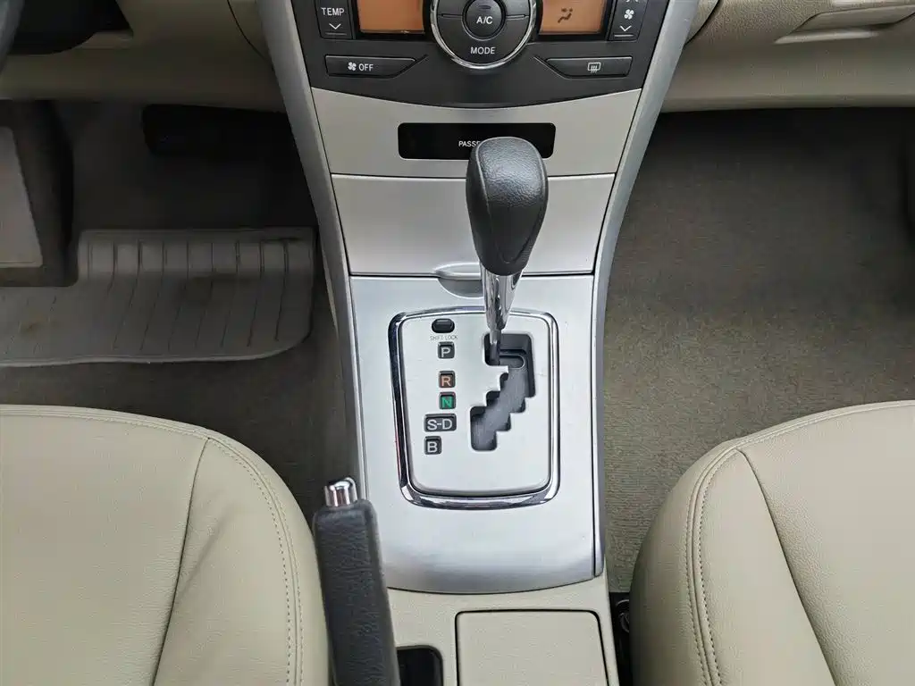 Toyota Corolla 2012 Styling Edition 1.8L CVT GL-i фото 13