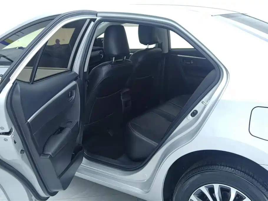 Toyota Corolla 2018 1.2T S-CVT GL Smart Edition фото 11