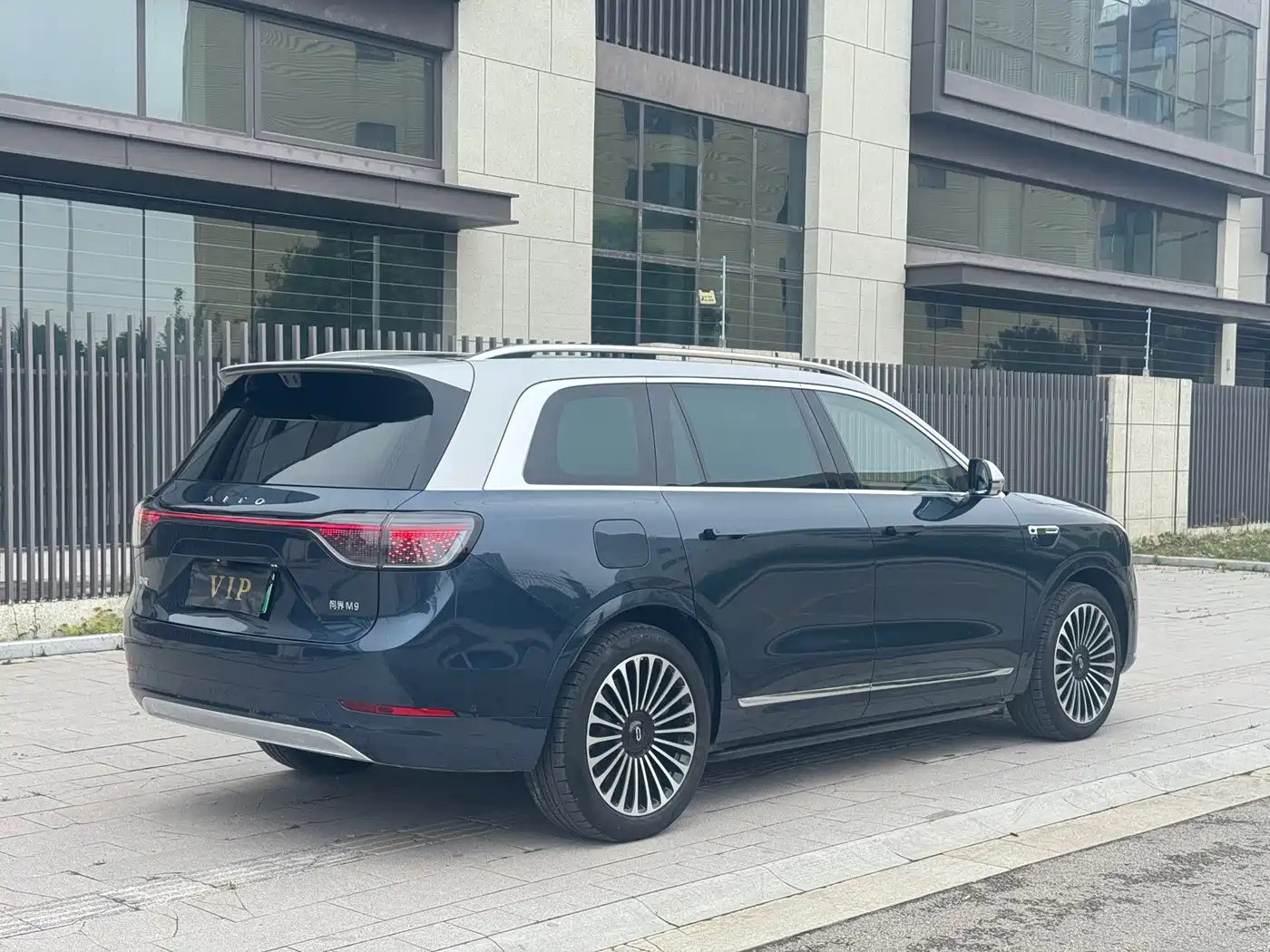 AITO Wenjie AITO M9 2025 Extended Range Ultra 52kWh 6-Seater фото 6