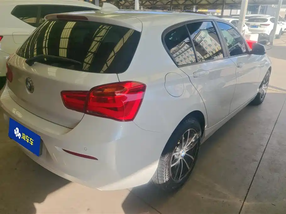 BMW 1 Series (Import) 2016 118i Leading фото 3