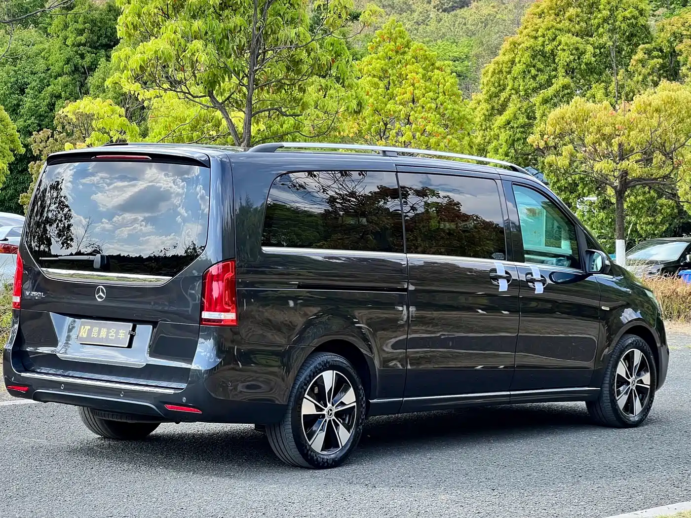 Mercedes-Benz V-Class 2020 Model V 260 L Long Wheelbase Luxury фото 15
