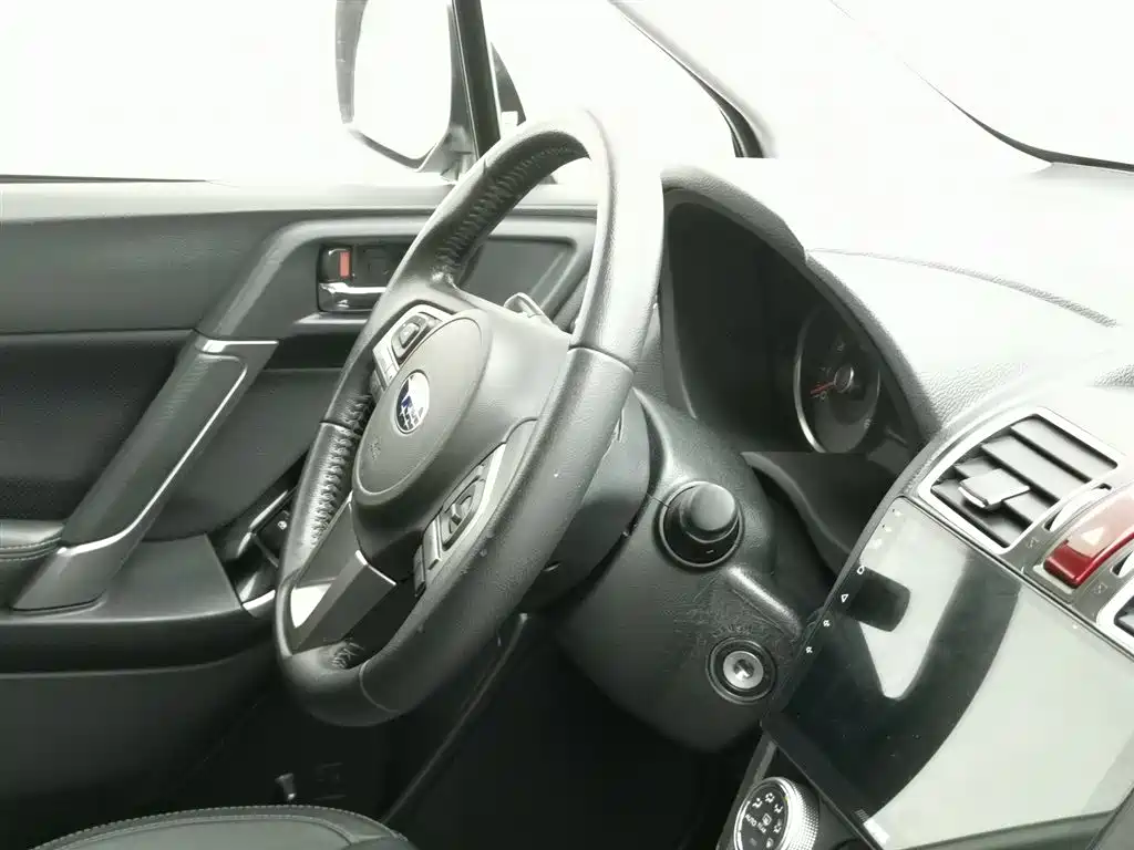 Subaru Forester 2016 2.0i Luxury Navigation Edition фото 22