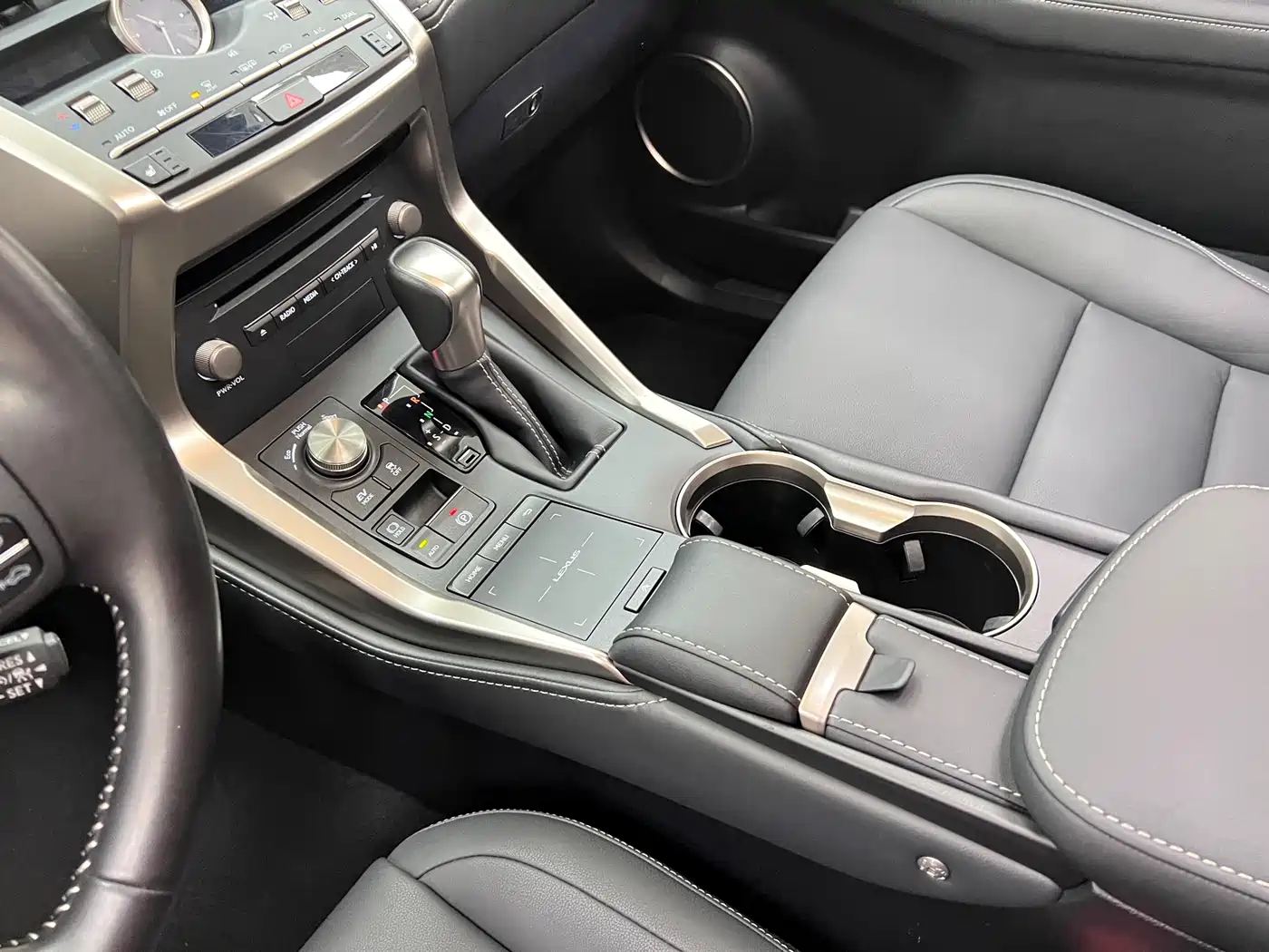 Lexus NX 2020 300h FWD F Sport China VI фото 31