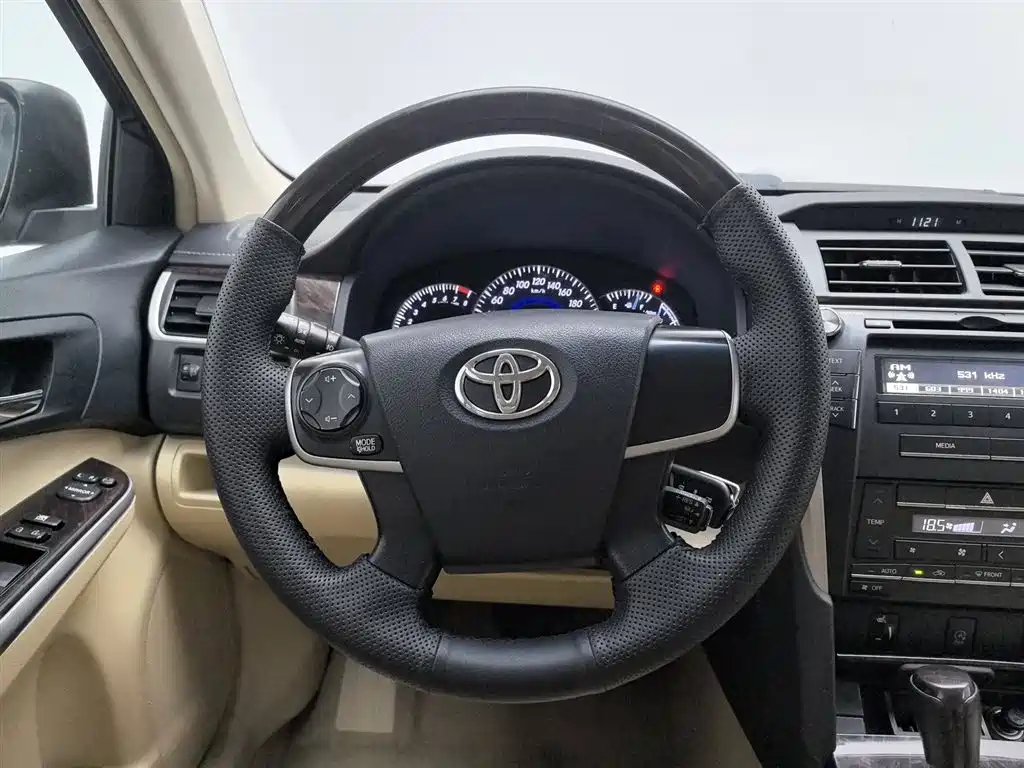 Toyota Camry 2016 2.0G 10th Anniversary Leading Edition фото 11