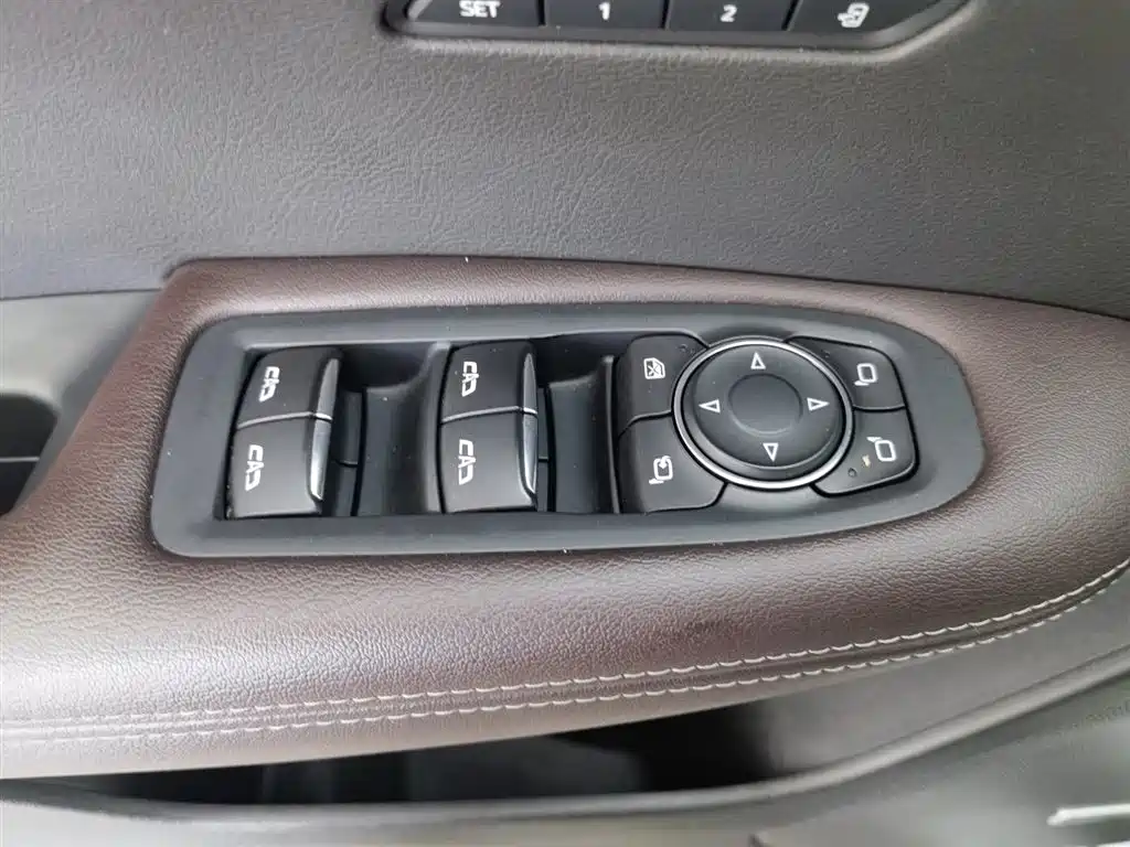 CADILLAC XT6