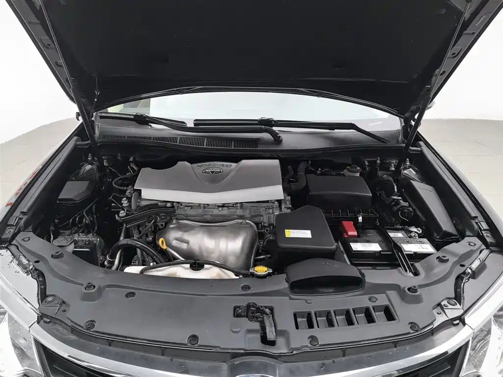 Toyota Camry 2016 2.0G 10th Anniversary Leading Edition фото 6