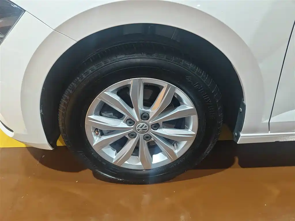 Volkswagen Polo 2019 Plus 1.5L Automatic Colorful Tech Edition фото 23