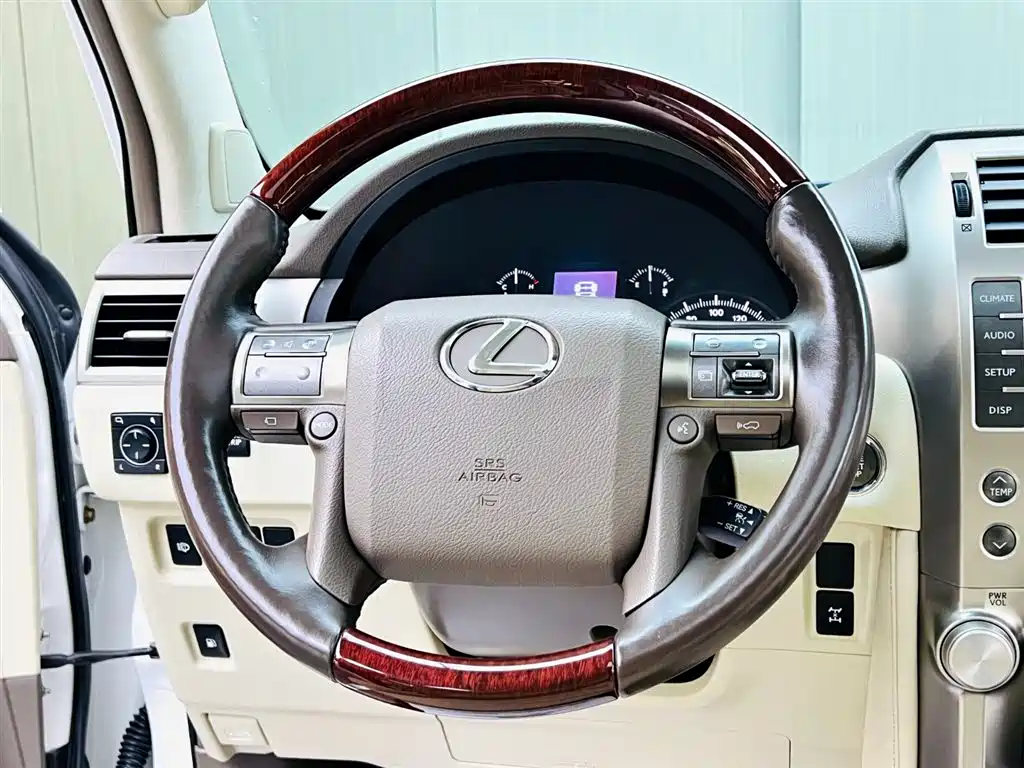 Photo 10 - Lexus GX