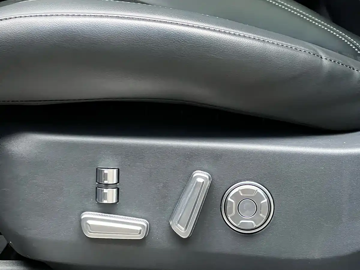 Lincoln Nautilus 2023 2.0T 4WD Excellence Edition фото 24