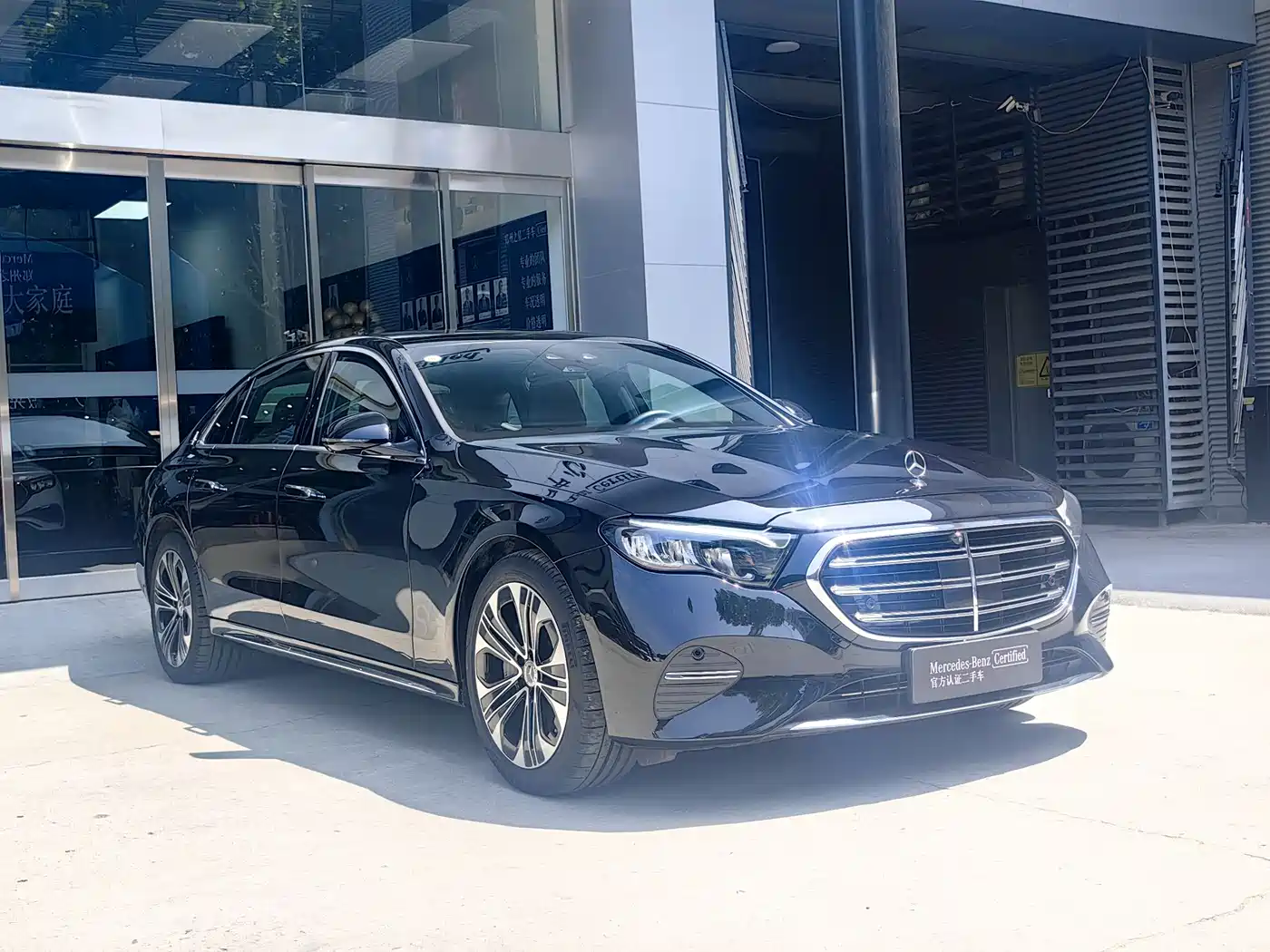 Mercedes-Benz E-Class New Energy 2024 E 350 e L Plug-in Hybrid Sedan фото 3