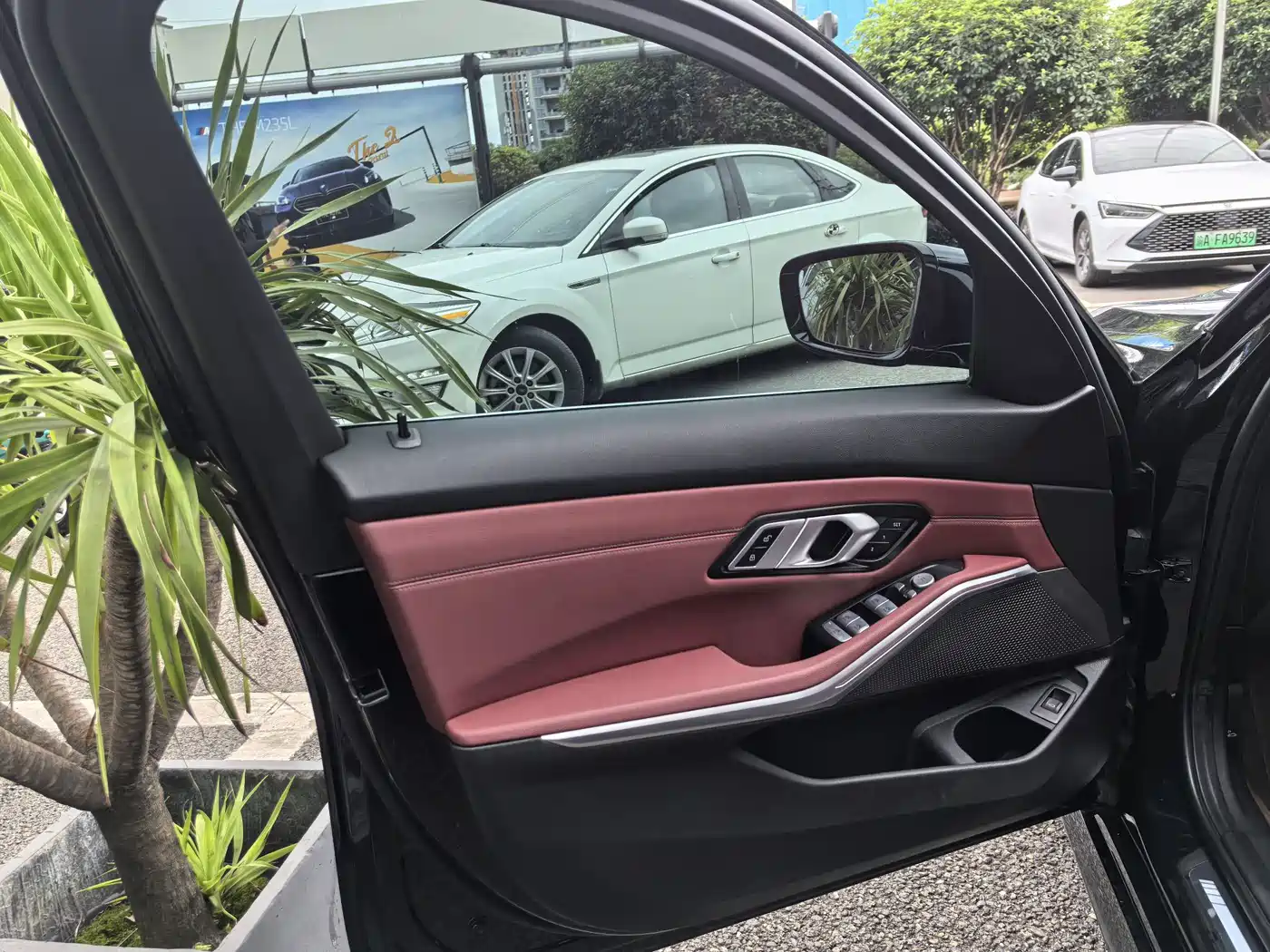 BMW 3 Series 2024 325Li M Sport Package фото 4
