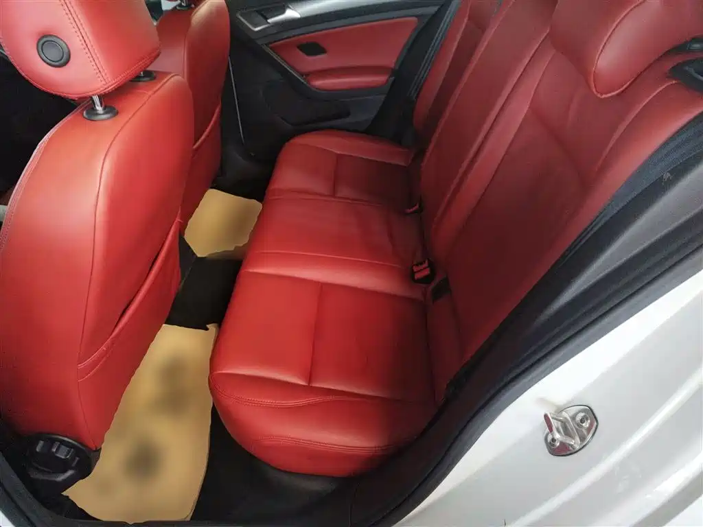 Volkswagen Golf 2016 1.6L Automatic Fashion фото 17