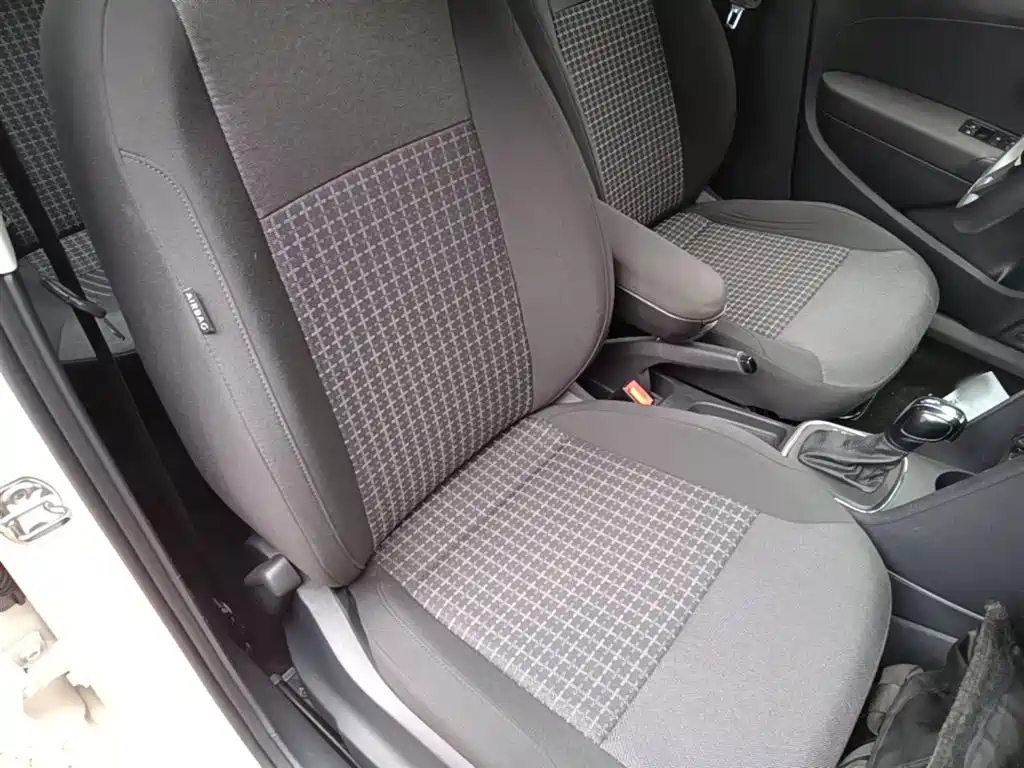 Volkswagen Polo 2014 1.6L Automatic Comfort Edition фото 25