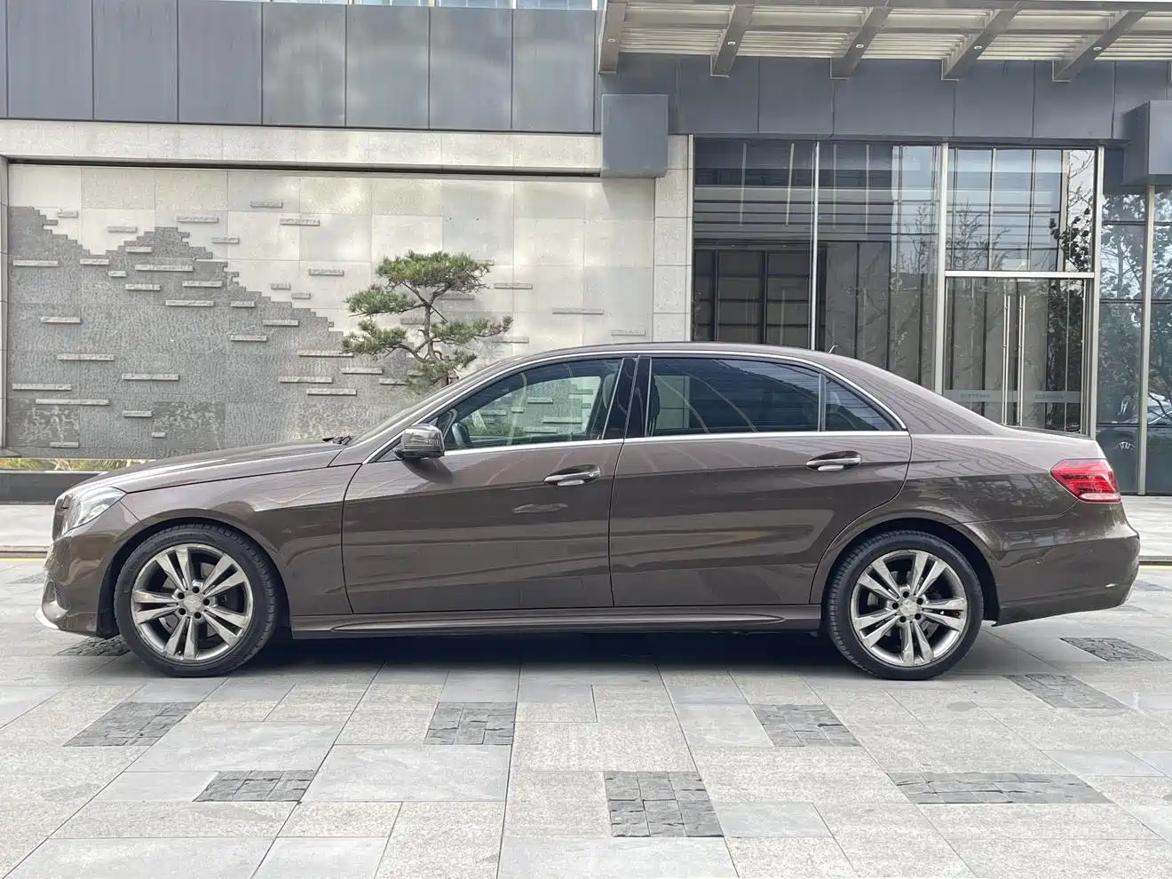 Mercedes-Benz E-Class 2014 Facelift E 260 L Sport фото 6