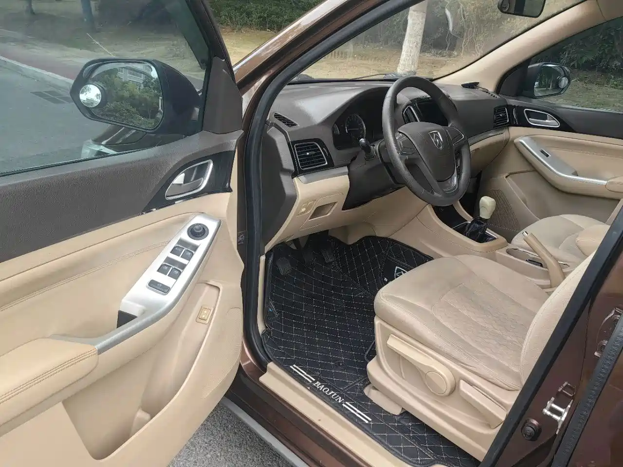 Baojun 730 2015 2014 1.5L Manual Standard 7-seater