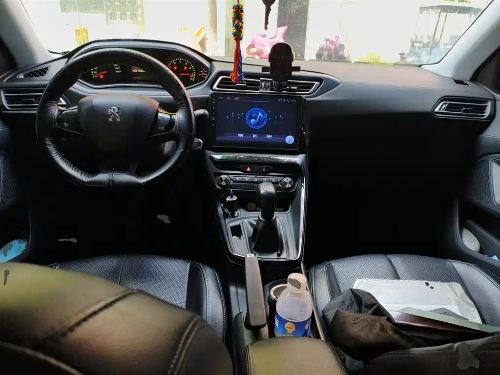 Peugeot 308 2018 1.6L Manual Fashion Edition фото 6
