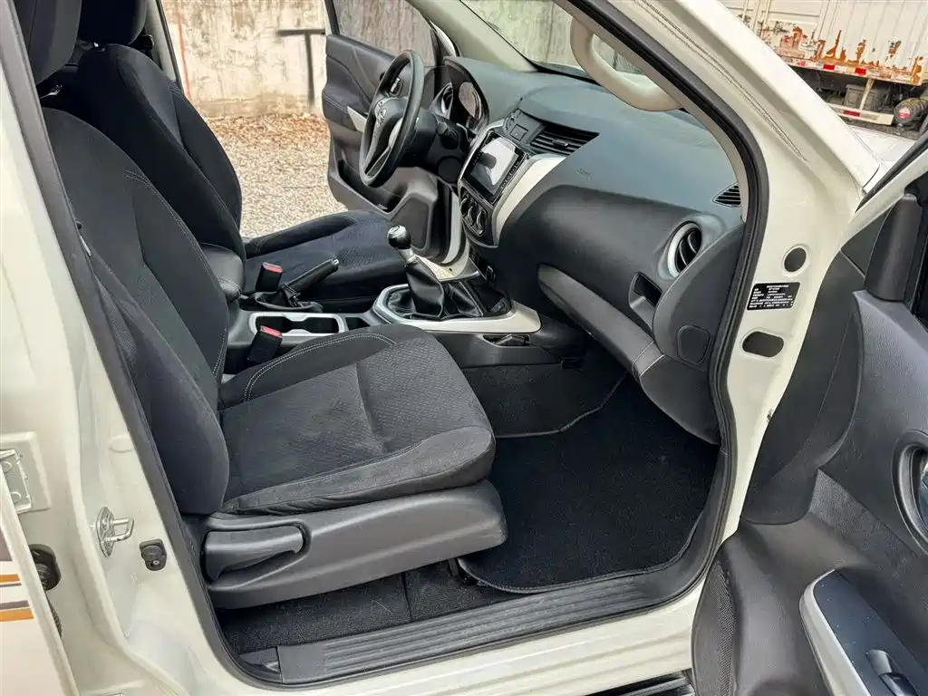 Nissan Terra 2020 2.5L XE Manual 2WD Elite Edition фото 15