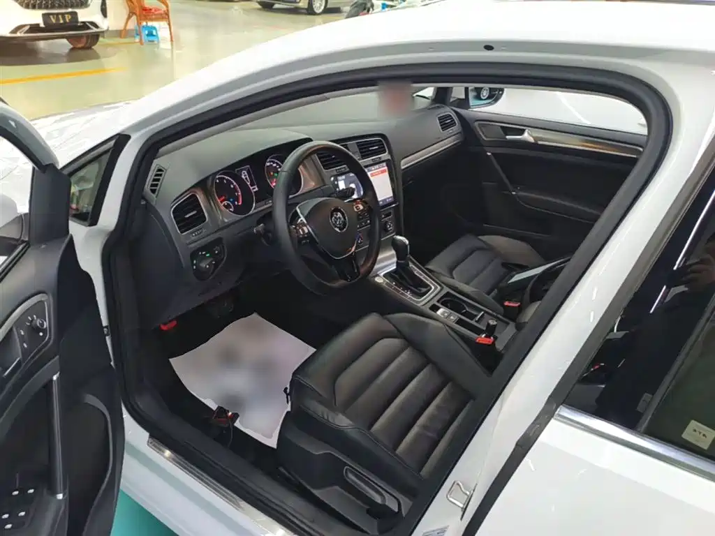 Volkswagen Golf 2016 230TSI Automatic Luxury фото 16