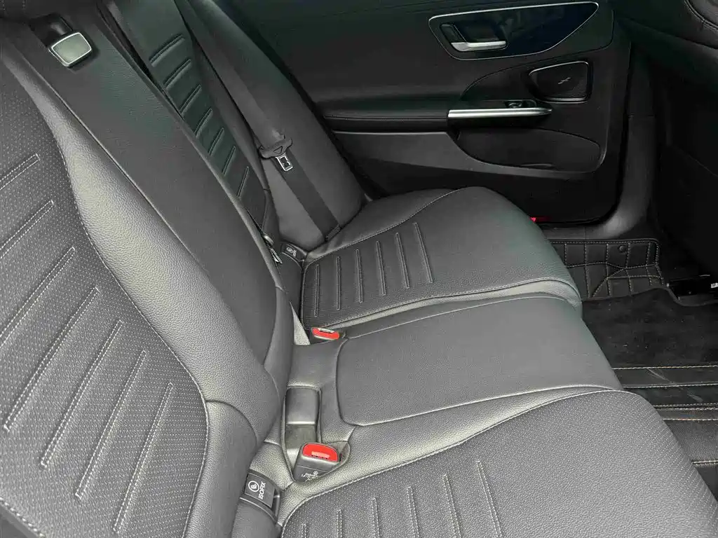 Mercedes-Benz C-Class 2025 C 260 L Sport Edition фото 6