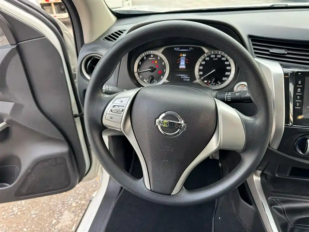 Nissan Terra 2020 2.5L XE Manual 2WD Elite Edition фото 9