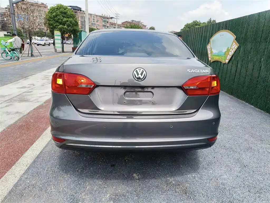 Volkswagen Sagitar 2014 Facelift 1.6L Automatic Comfort фото 6