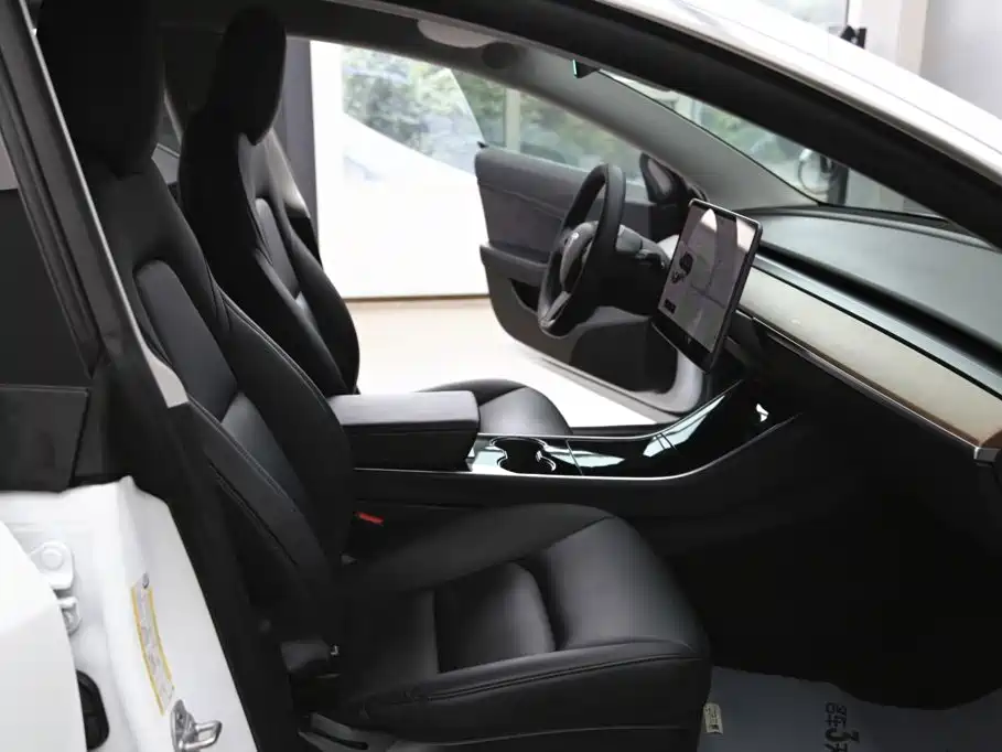 Фото 22 - Tesla Model 3