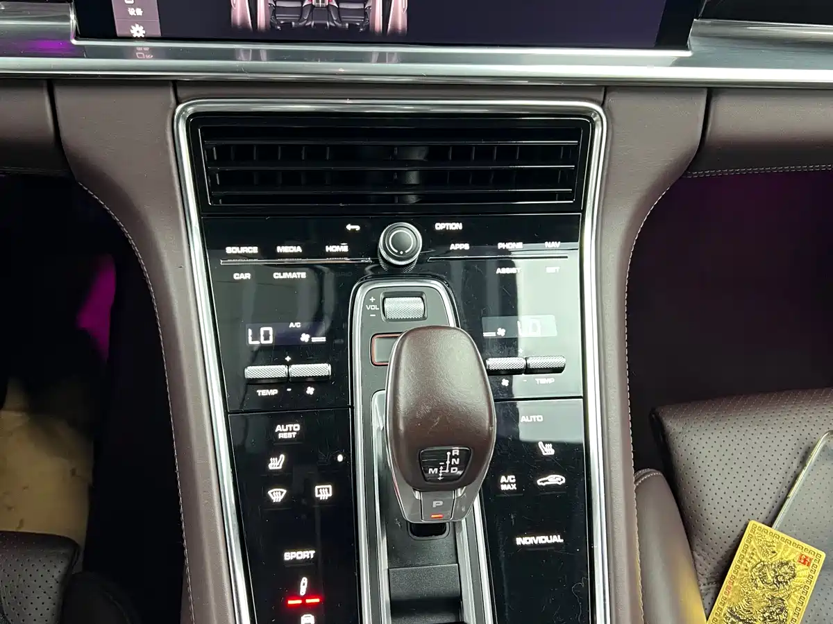 PORSCHE PANAMERA