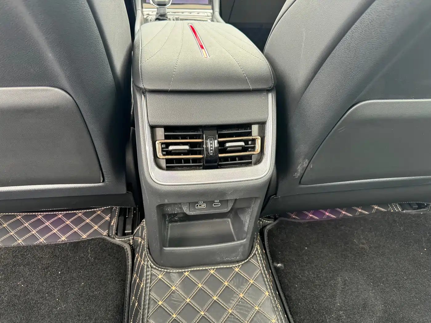Hongqi H5 2024 1.5T DCT Smart Connect Flag Rhythm Edition фото 9