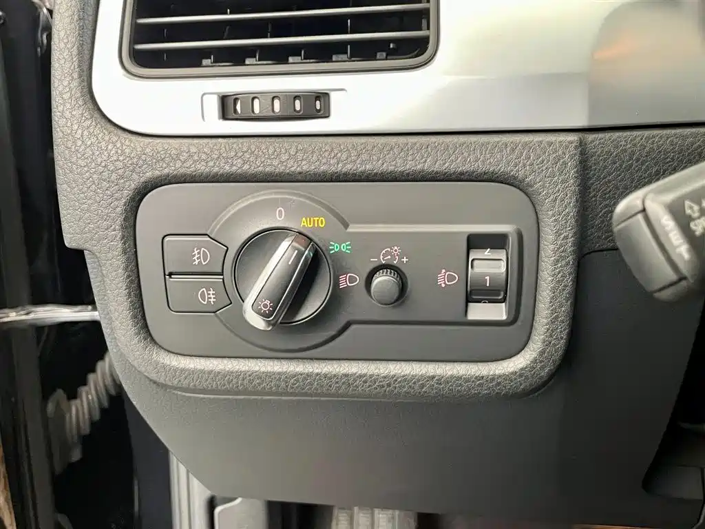 Volkswagen Touareg 2011 3.0TSI Standard фото 17