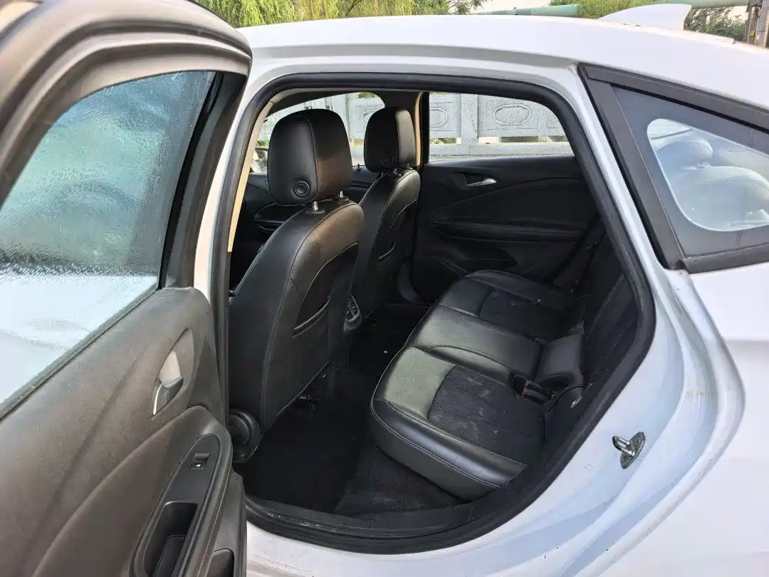 Buick Verano 2018 Sedan 20T Dual Clutch Leading фото 6