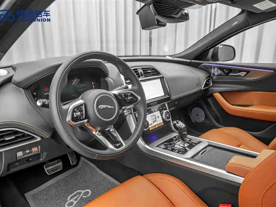 Jaguar XEL 2025 2.0T 250PS R-DYNAMIC 90th Anniversary Edition фото 12