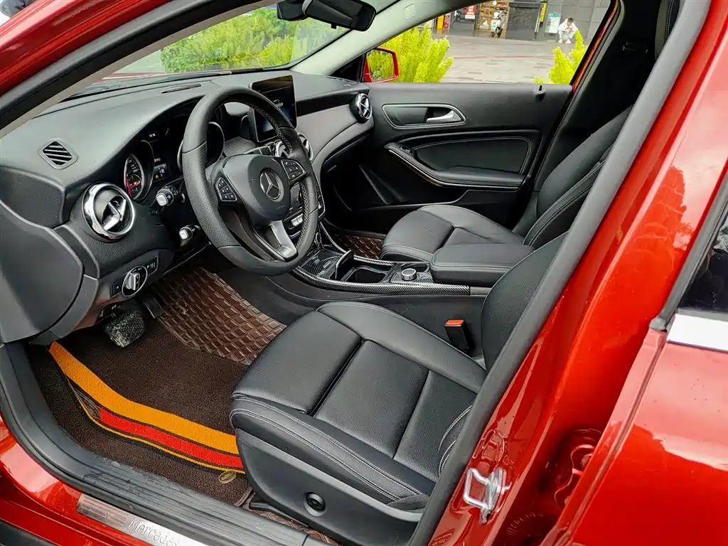 Mercedes-Benz GLA 2018 GLA 200 Dynamic фото 7