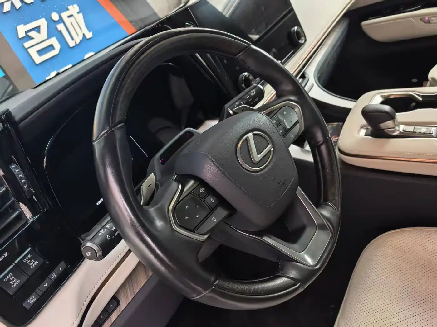 Lexus LM 2023 350h 7-Seater Elegance Edition фото 9