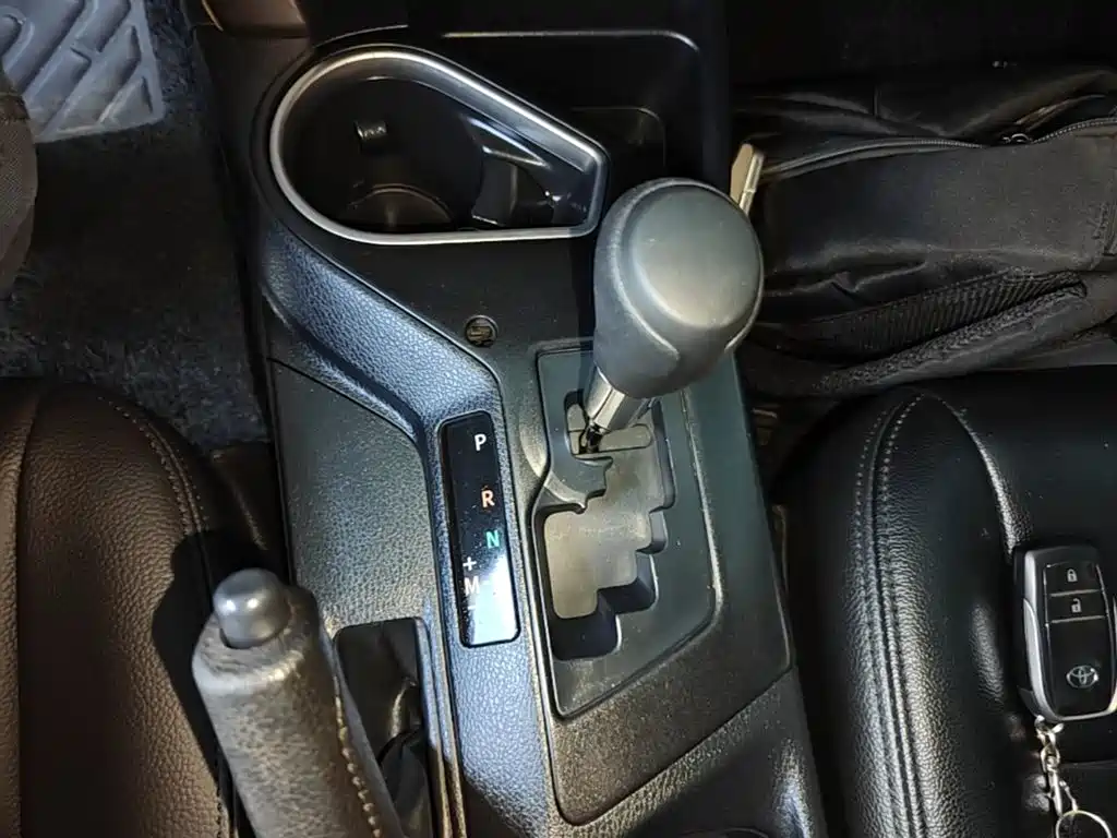 Toyota RAV4 Rongfang 2016 2.0L CVT 2WD Trend (China V) фото 14