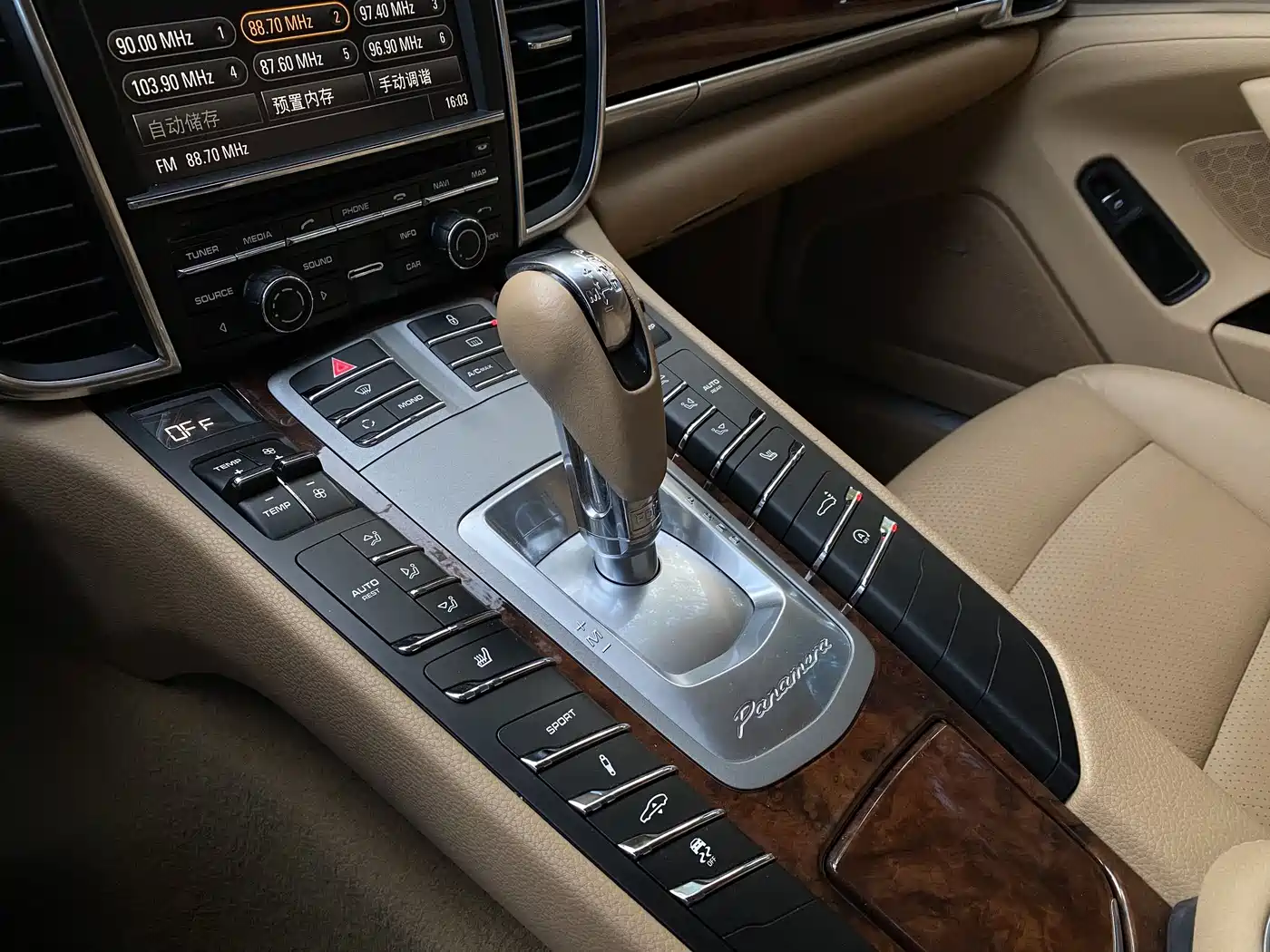 Porsche Panamera 2013 Panamera 4 Platinum Edition 3.6L фото 21