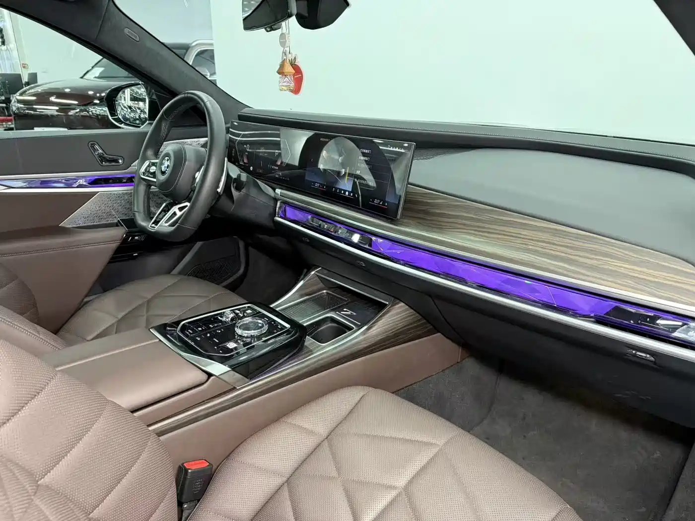 BMW 7 Series 2023 Model 735Li M Sport Package фото 11