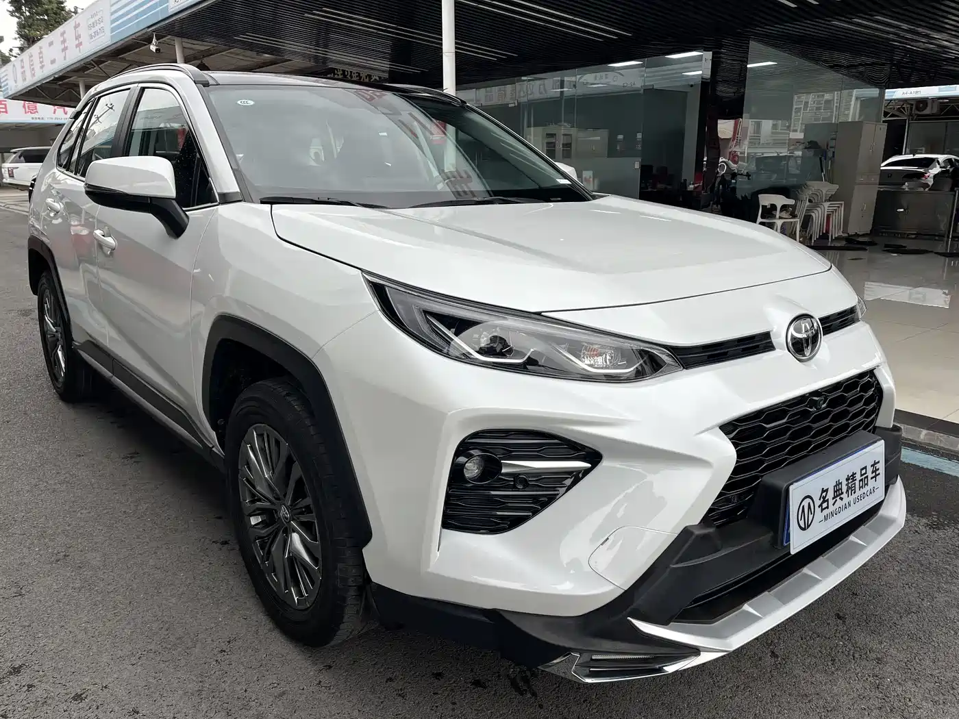 Toyota Wildlander 2023 2.0L CVT AWD Luxury PLUS фото 3