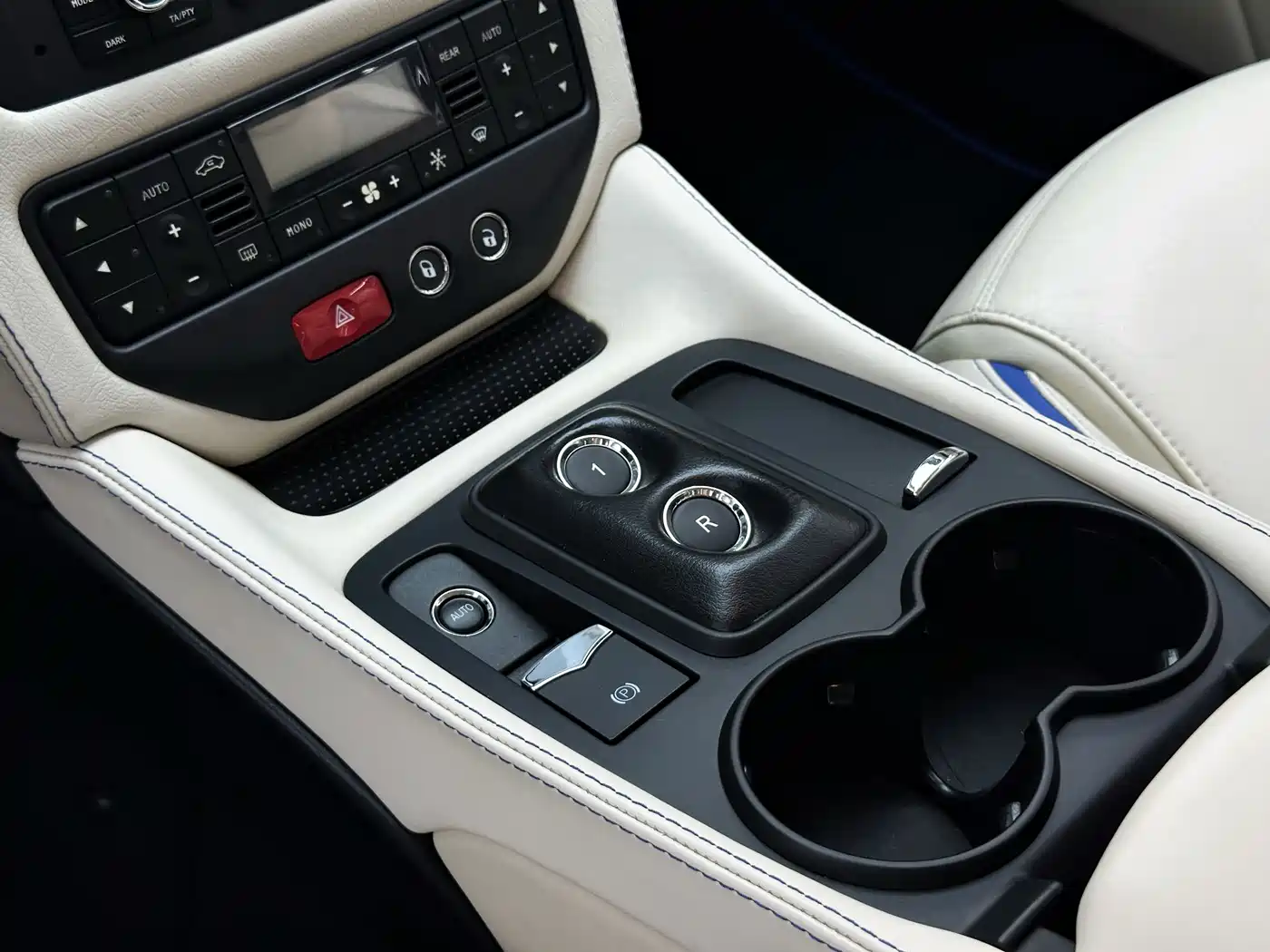 Maserati GranTurismo 2015 4.7L MC Centennial Edition фото 23